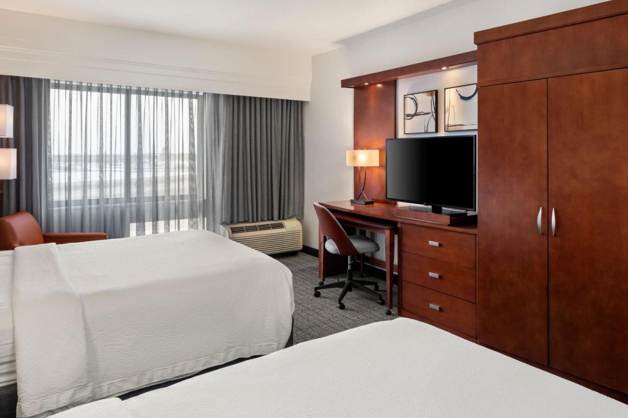 Courtyard Mankato Hotel & Event Center Екстер'єр фото