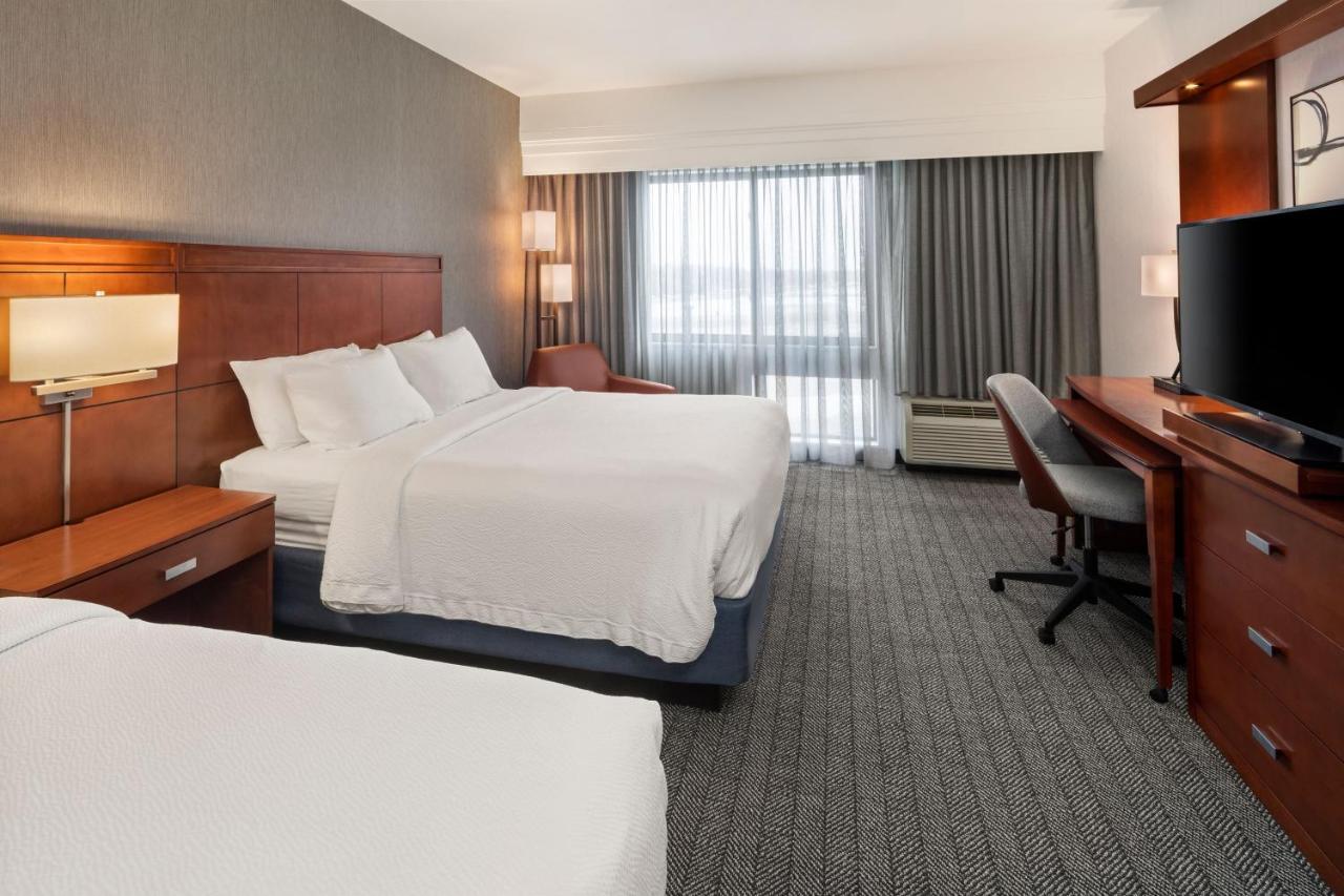 Courtyard Mankato Hotel & Event Center Екстер'єр фото