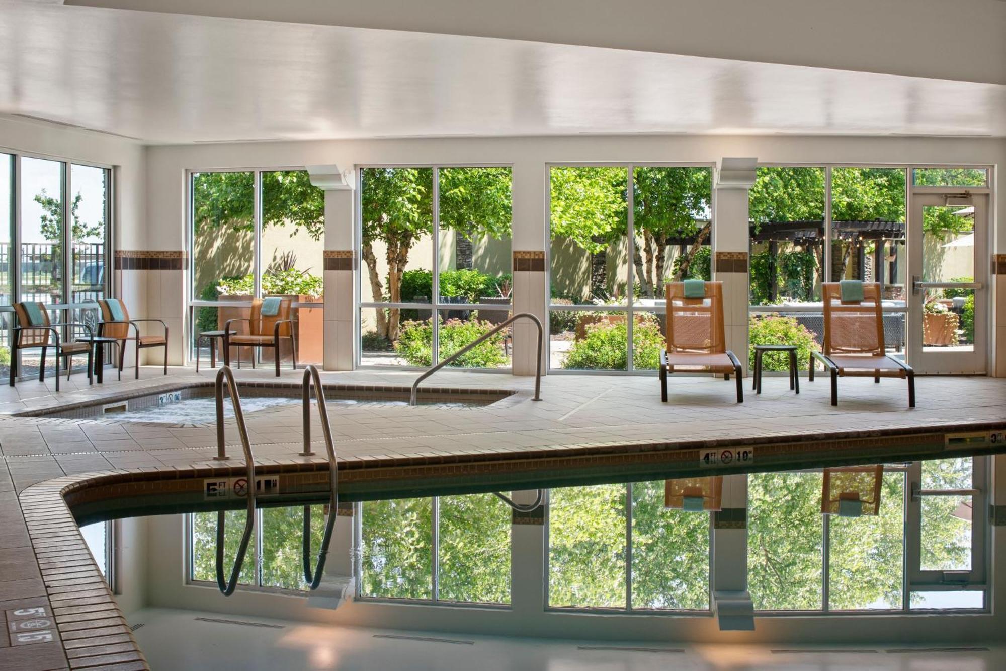 Courtyard Mankato Hotel & Event Center Екстер'єр фото
