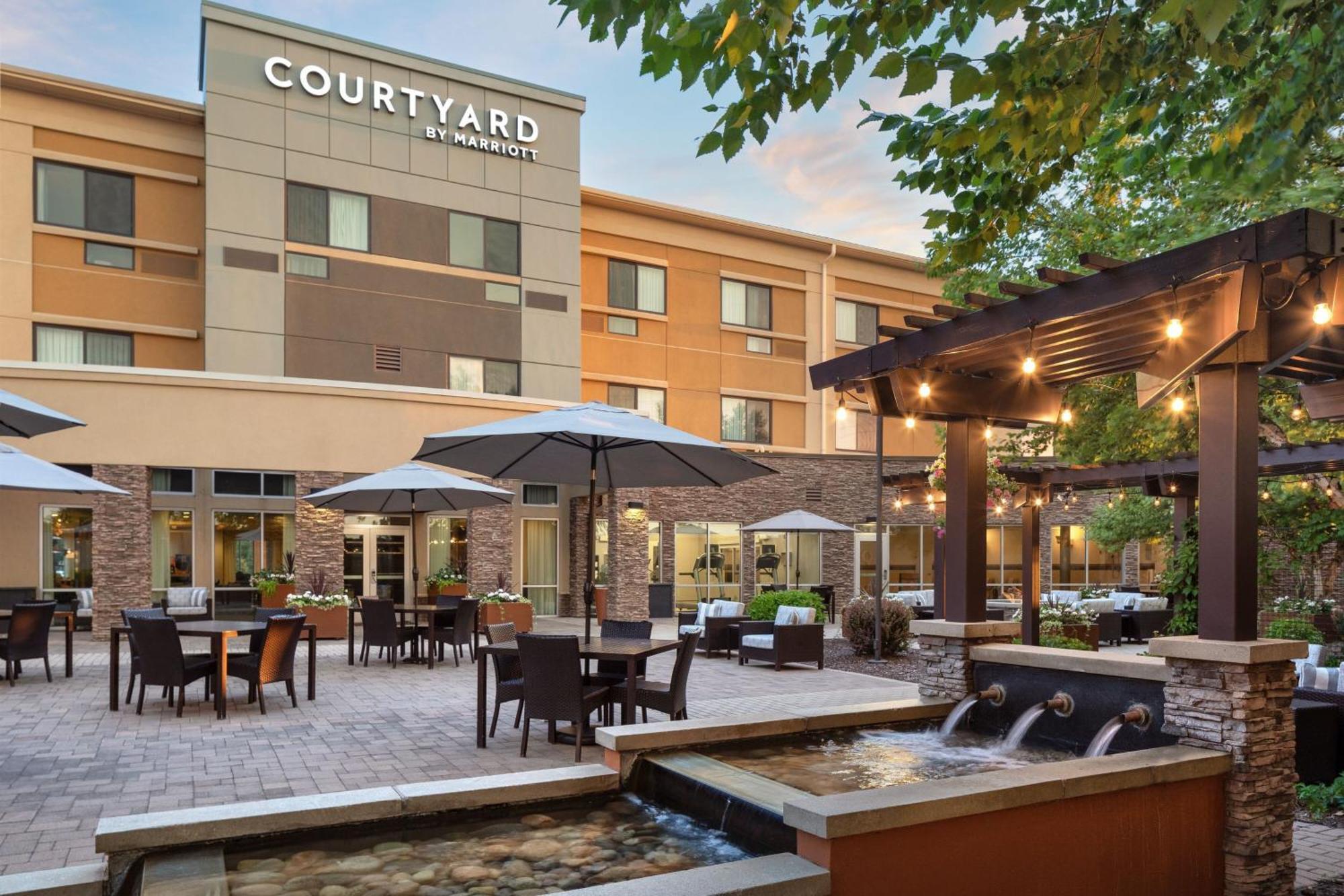 Courtyard Mankato Hotel & Event Center Екстер'єр фото