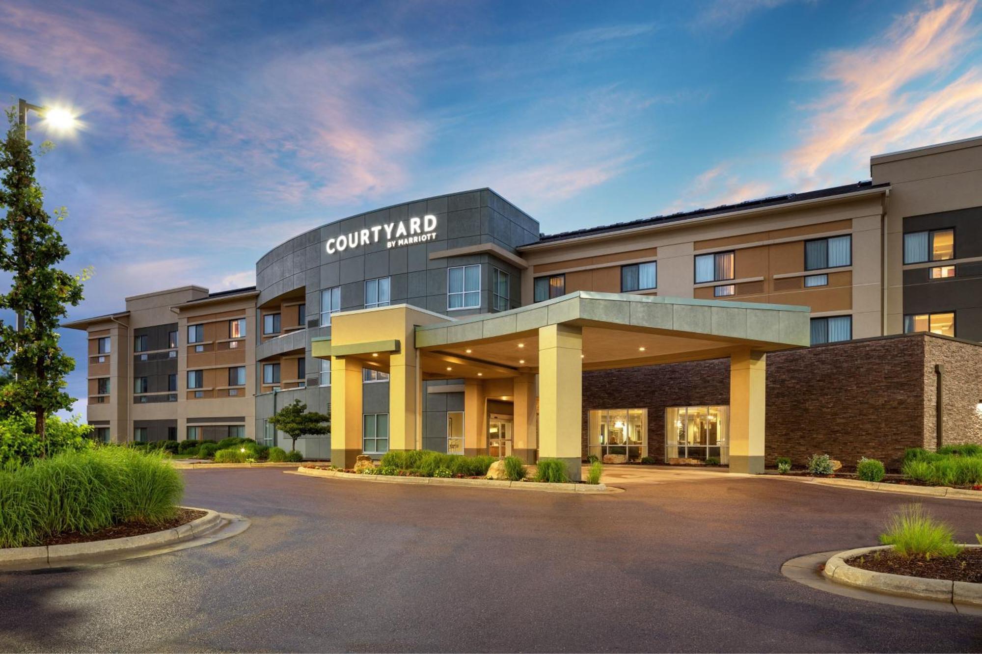 Courtyard Mankato Hotel & Event Center Екстер'єр фото