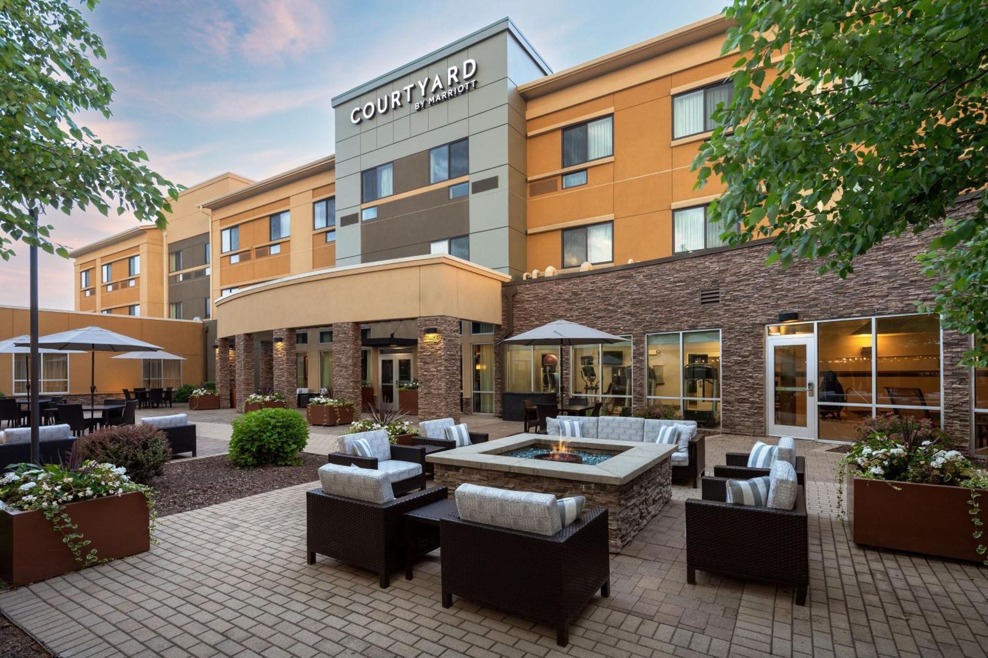 Courtyard Mankato Hotel & Event Center Екстер'єр фото